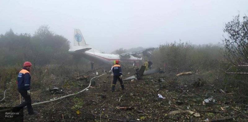 Нехватка горючего и ошибка пилота могут быть причинами крушения АН-12 во Львове