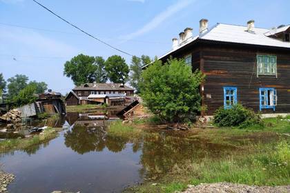 Спасавшимся на холме от потопа россиянам с приемными детьми отказали в помощи