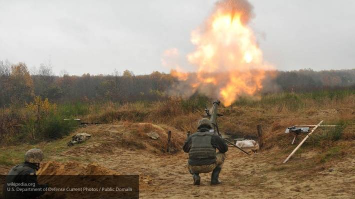Украинские силовики обстреляли из минометов населенный пункт, заявили в ЛНР
