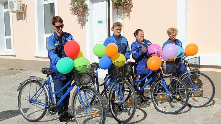 "Без тормозов": почтальонов Феодосии пересадили на велосипеды