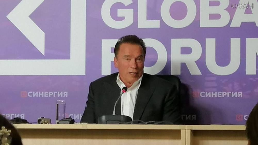 Арнольд Шварценеггер выступил на форуме «Синергия» в Санкт-Петербурге.