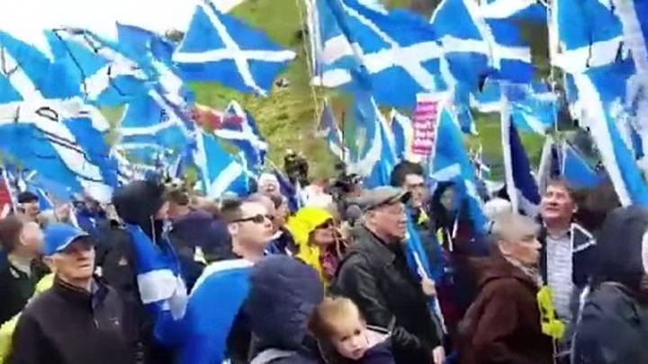 Шотландцы добиваются независимости от Великобритании