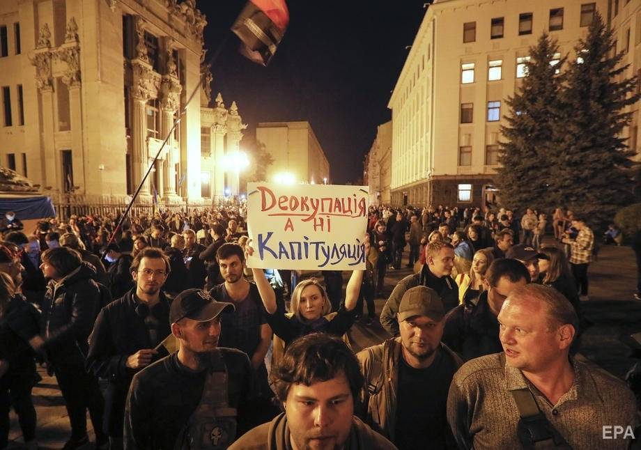 Монтян: За протестами в Киеве могут торчать уши не только Порошенко
