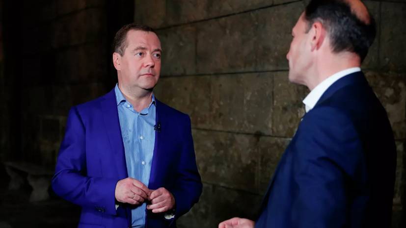 Медведев рассказал о полном восстановлении отношений России и Кубы