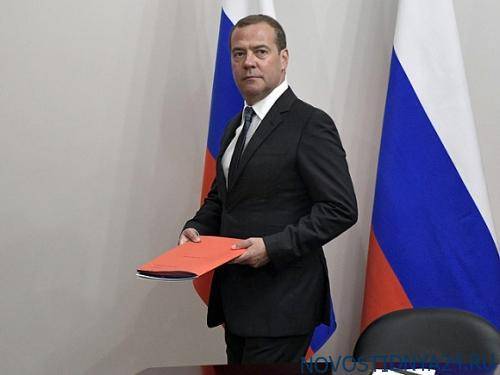 Медведев: В США с импичментом Трампа «зарубились не на шутку»
