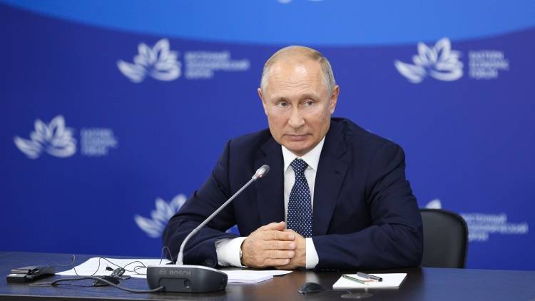 Путин отказался читать написанную для него речь на сессии «Россия — страна возможностей»