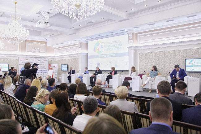 В Краснодаре проходит XII Межрегиональный форум крупнейших компаний ЮФО