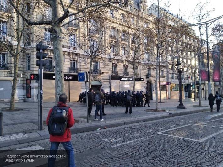 МИД РФ рекомендовал россиянам избегать мест проведения марша протеста в Париже