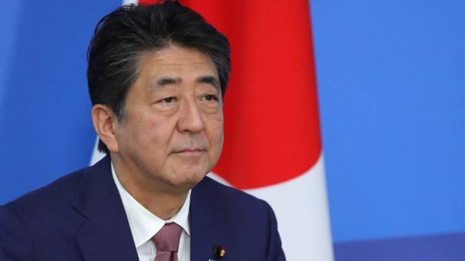Премьер Японии отметил прогресс отношений с Россией