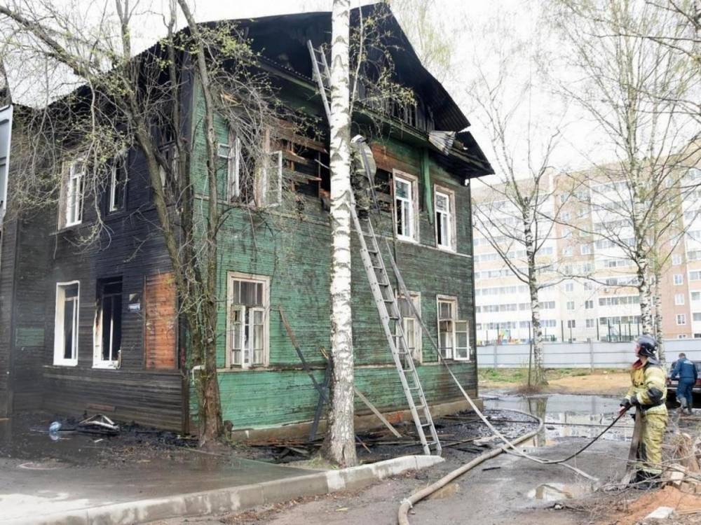 В Вологде снова горел расселенный дом на Козленской