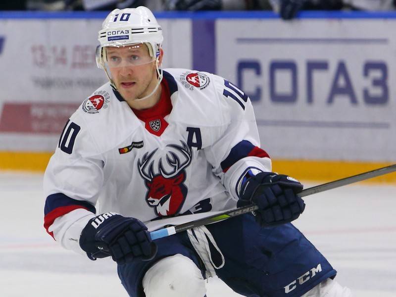 Нападающий «Металлурга» Галузин сломал ногу во время матча КХЛ