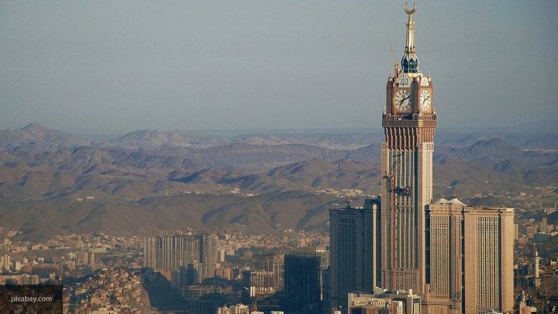 Власти Саудовской Аравии разрешили неженатым парам жить в одном номере отеля