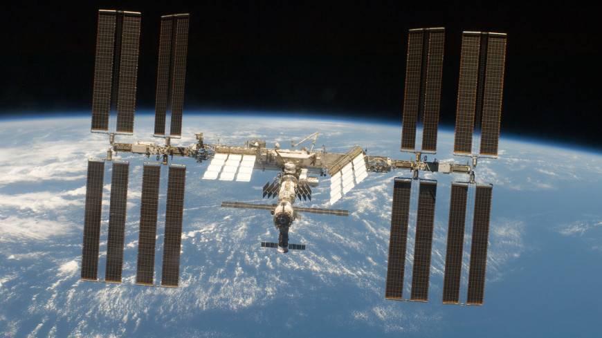 Астронавты МКС вышли в открытый космос для замены солнечных батарей