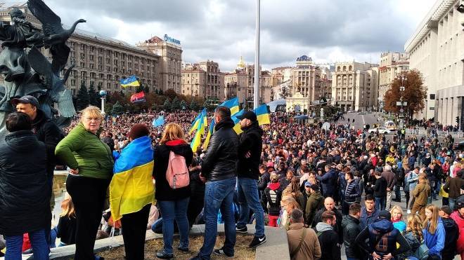 Националисты Украины начали на Майдане вече против «формулы Штайнмайера»