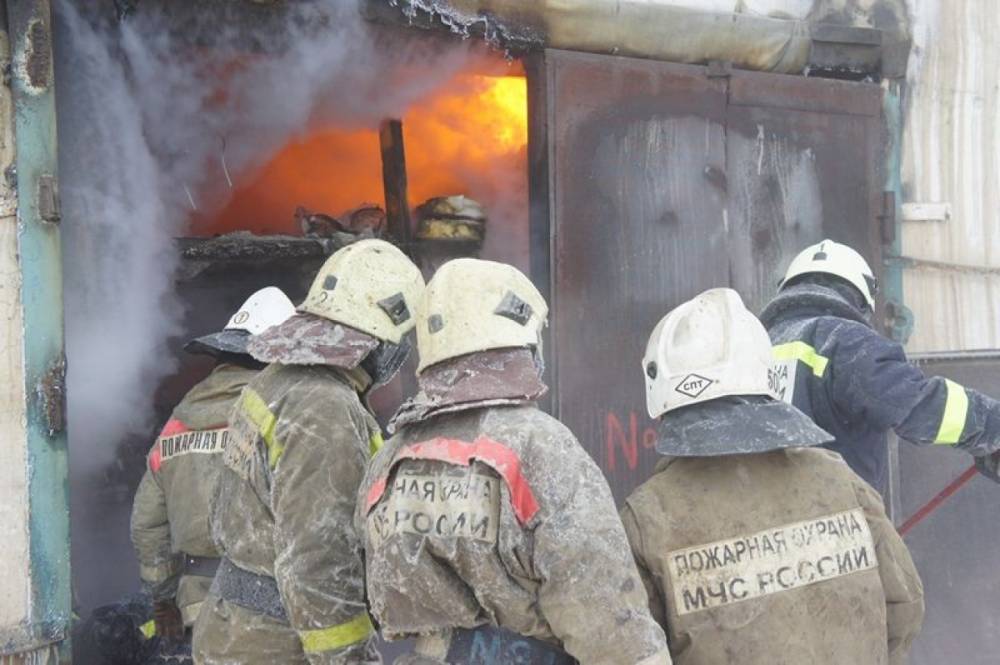 Девять пожарных справились с горящей бытовкой в Кудрово меньше чем за час