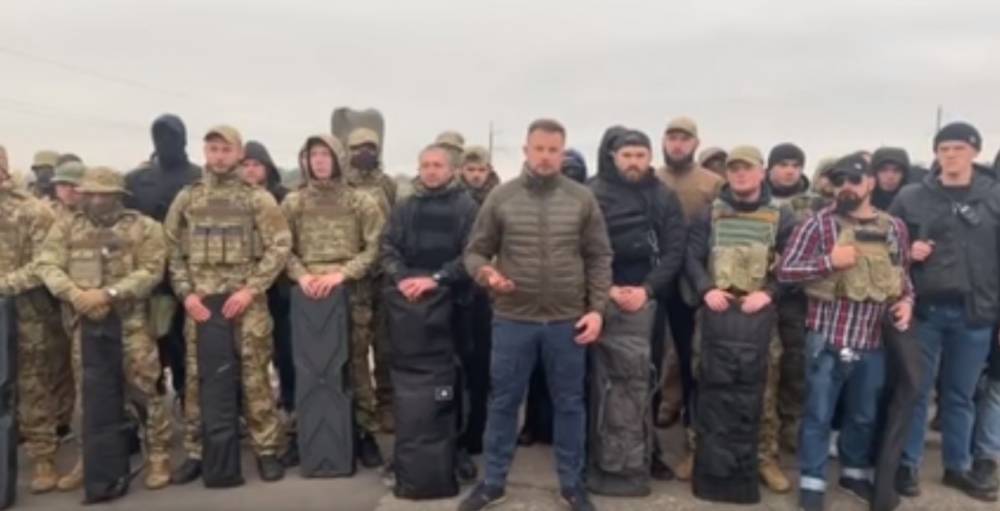Националисты отказались покидать зону разведения в Донбассе