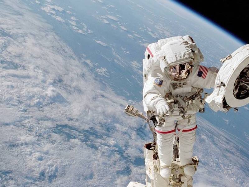 Астронавты NASA вышли в открытый космос