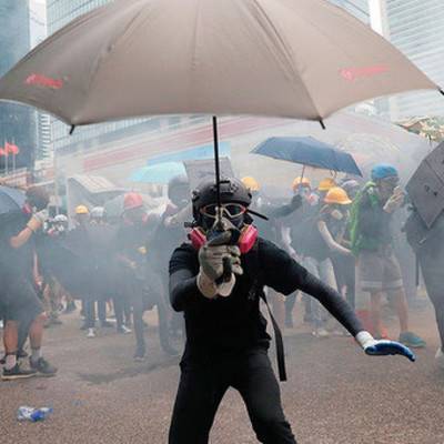 Закон о запрете масок на митингах стал причиной эскалации конфликта в Гонконге