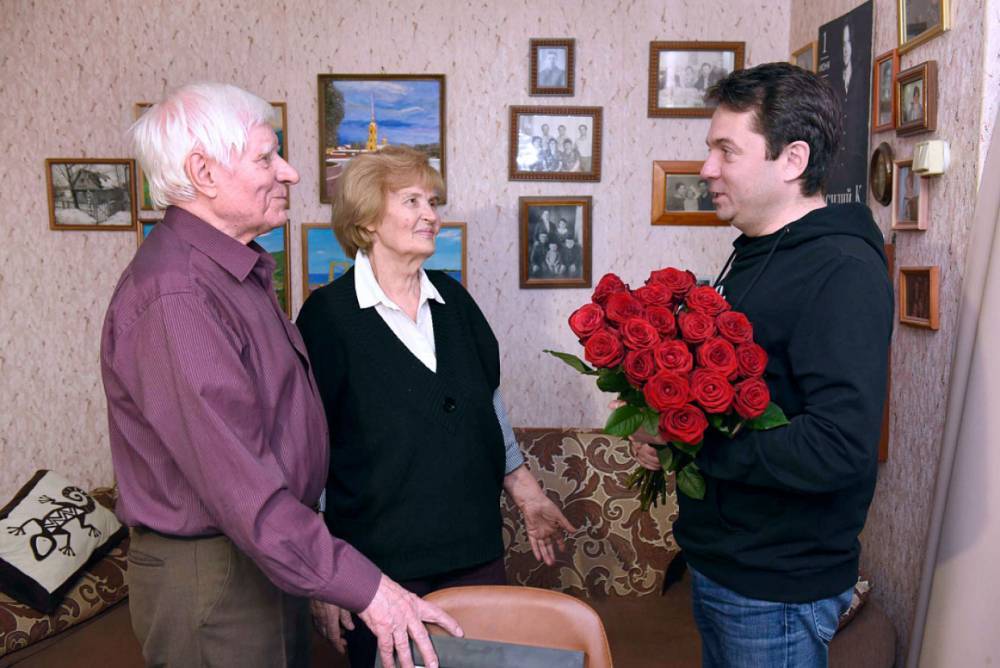Андрей Чибис лично поздравил театрального режиссера Василия Киселева с 90-летием