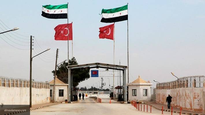 Турция концентрирует военные силы на границе с Сирией, пишут СМИ