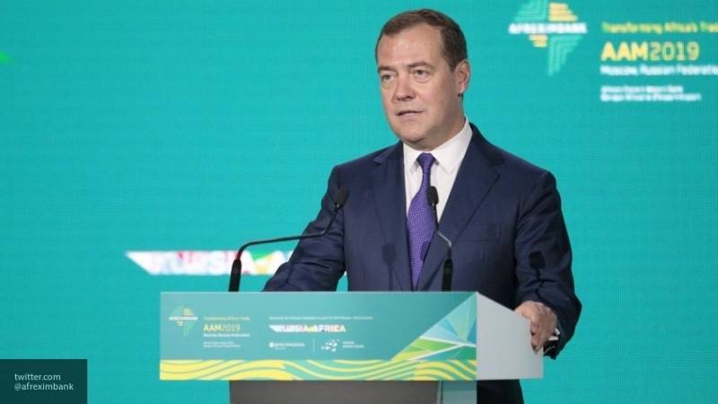 Медведев оценил информацию о возвращении на Кубу российского военного контингента