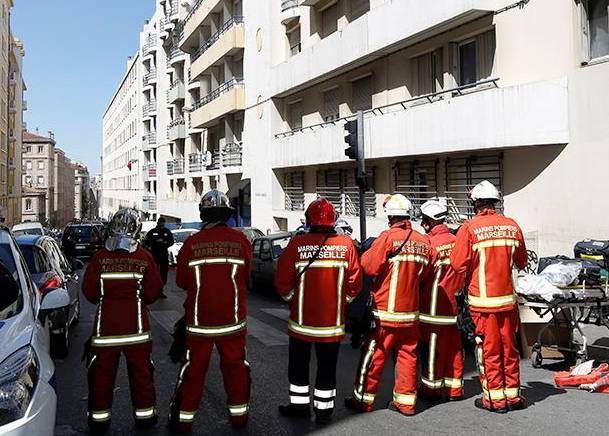 Российских туристов эвакуировали из девятиэтажного отеля в Марселе