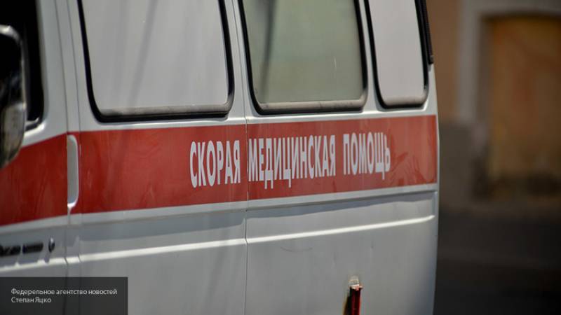Мужчина попал под колеса автобуса и выжил в Москве