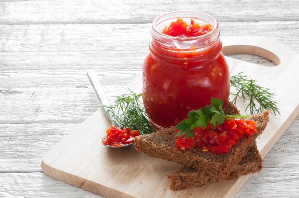Рецепт острой аджики из томатной пасты