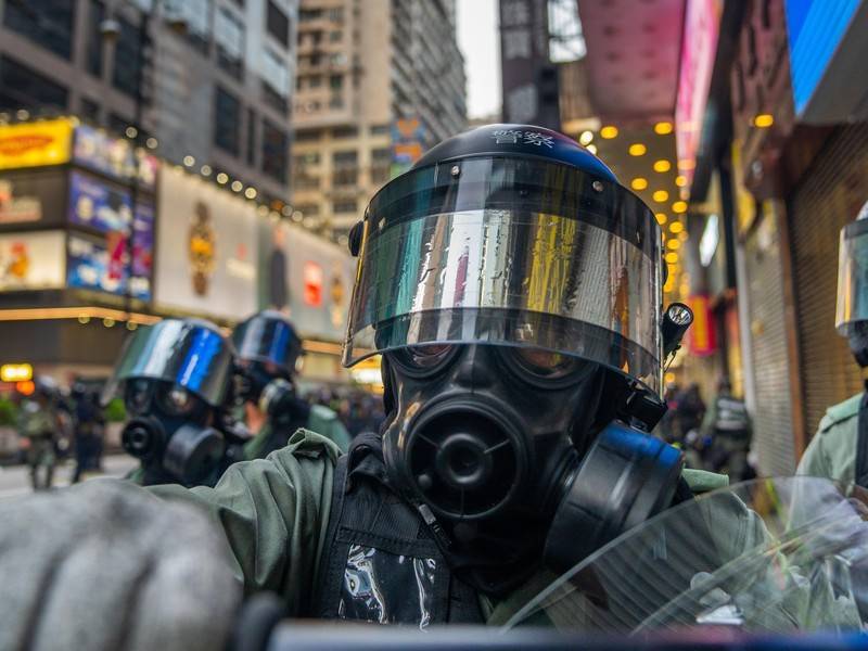 Полиция в Гонконге снова применила слезоточивый газ на митинге