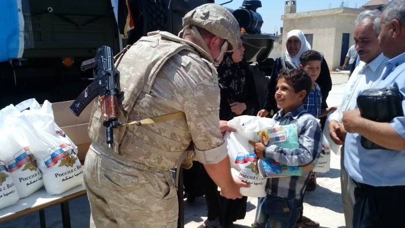 Российские военные в Сирии провели гуманитарную акцию в провинции Даръа