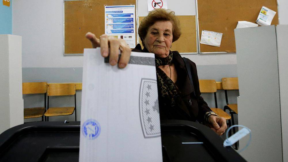 Косовары идут на избирательные участки