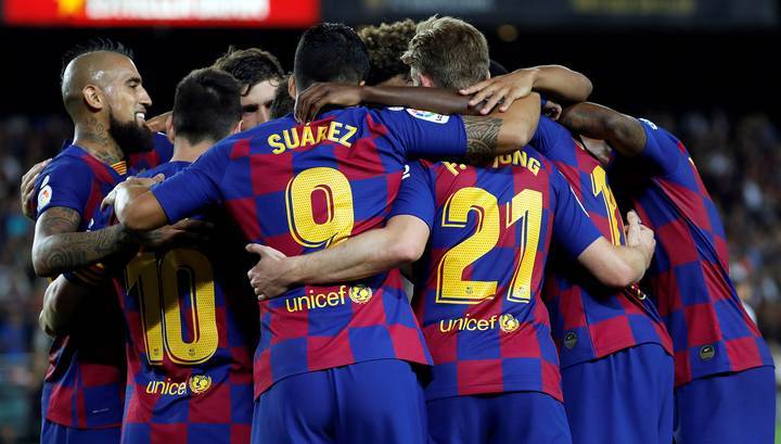 "Барселона" разгромила "Севилью", несмотря на два удаления