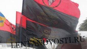 Украинца в Польше поставили на колени, заставив съесть бандеровский флаг