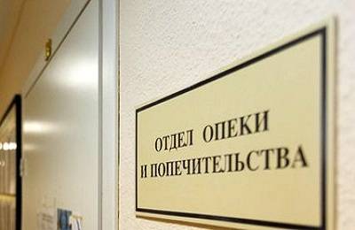 Взявшую под опеку 6 детей девушку затравили чиновники под Челябинском