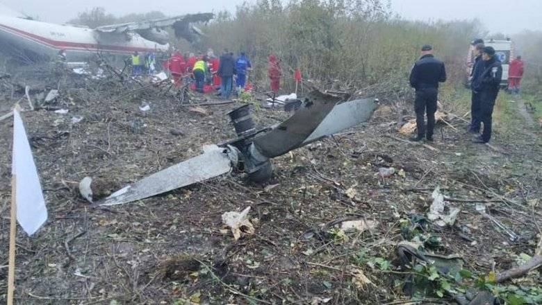 Возле аэропорта Львова совершил аварийную посадку Ан-12: есть погибшие и пострадавшие