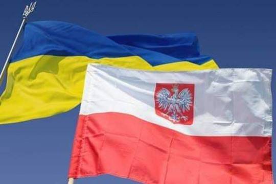 В Польше украинца заставили съесть бандеровский флаг