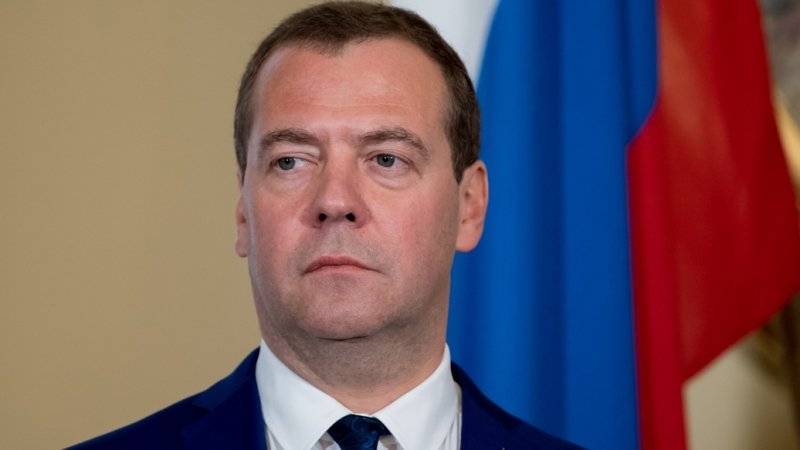 Медведев назвал одной из главных задач государства развитие здравоохранения