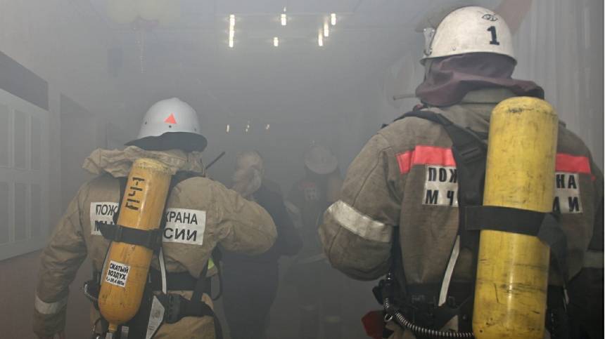 Более 70-ти человек эвакуировали из-за пожара в здании ОКБ Сухого