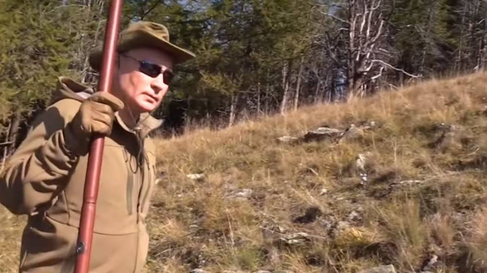 Путин в компании Шойгу сходил за грибами в тайгу