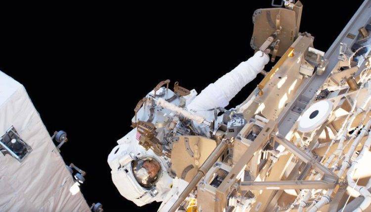 Астронавты NASA вернулись на борт МКС после завершения монтажных работ