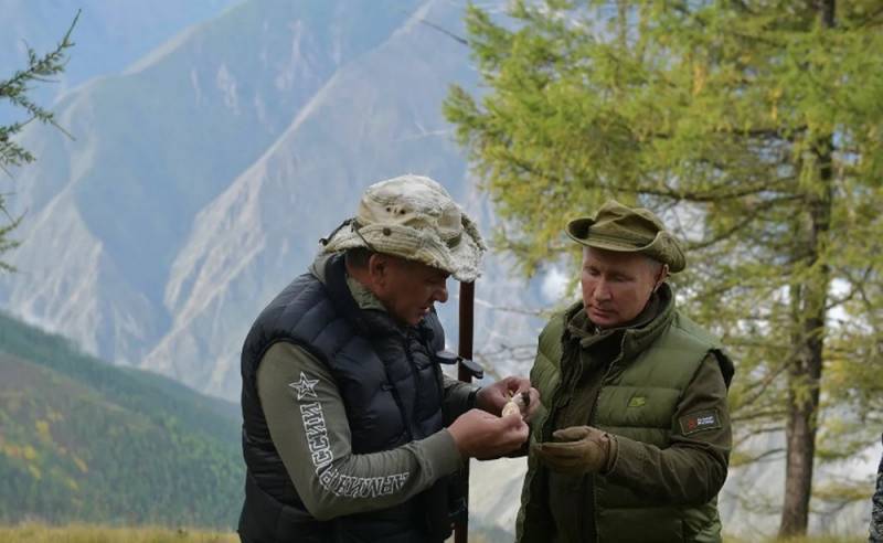 Прогулка Путина и Шойгу по сибирской тайге попала на видео
