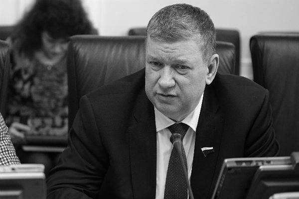 Умер вице-спикер Совета федерации Евгений Бушмин