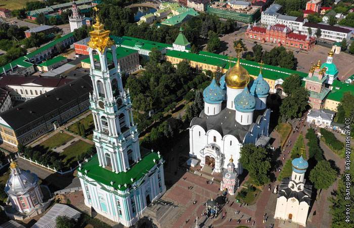 Синод РПЦ официально принял в ее состав бывший "русский экзархат" Константинополя