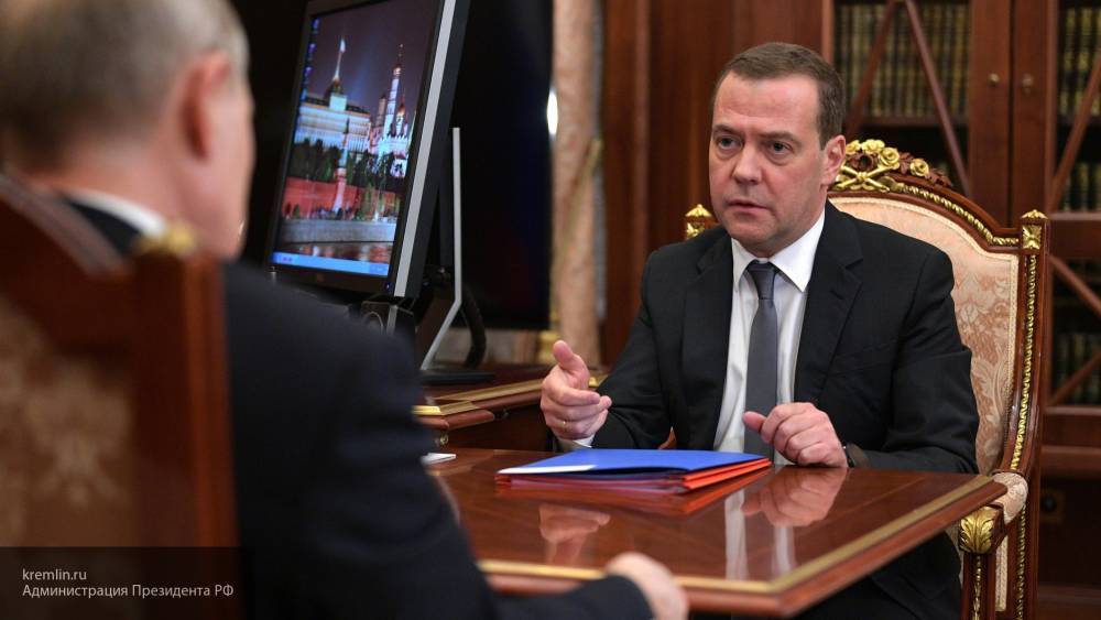 Медведев считает, что Зеленский находится в непростом положении из-за дела Байдена