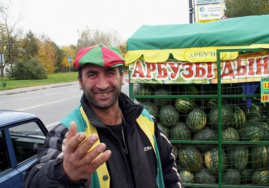 В России гастарбайтерам запретят работать на рынках и в овощных палатках