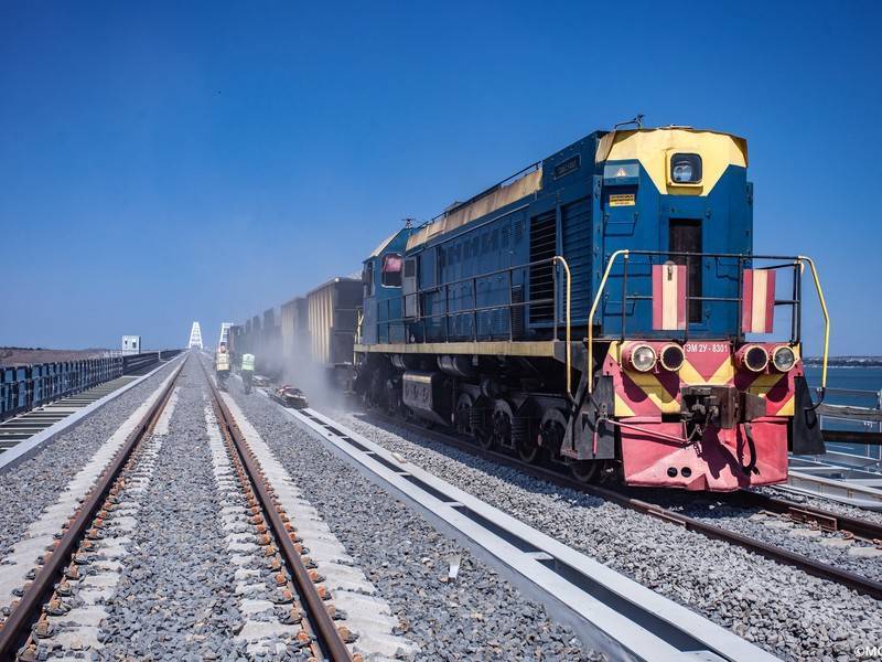 Грузовые поезда поедут в Крым летом 2020 года