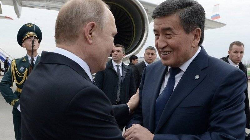 Глава Киргизии поздравил Путина с днем рождения и высоко оценил его политику