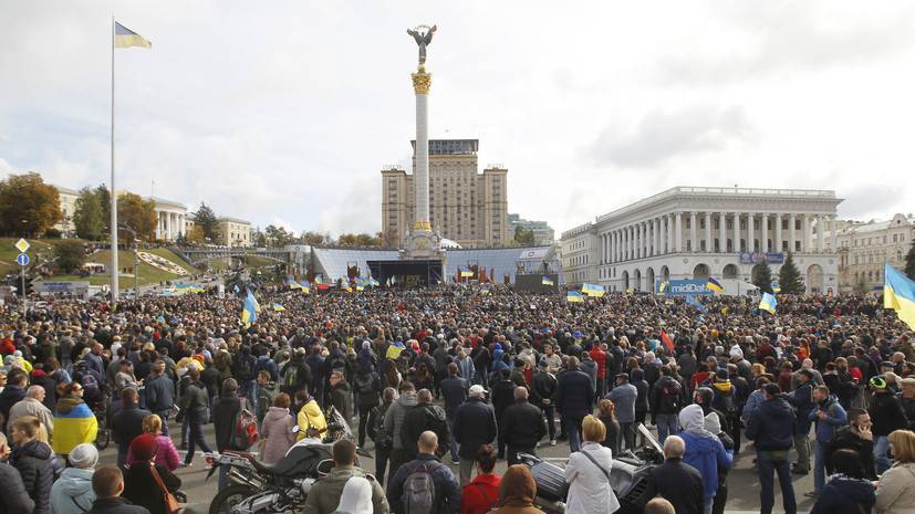 «Порошенко хочет вернуться в политику»: протестующие против формулы Штайнмайера вышли на Майдан