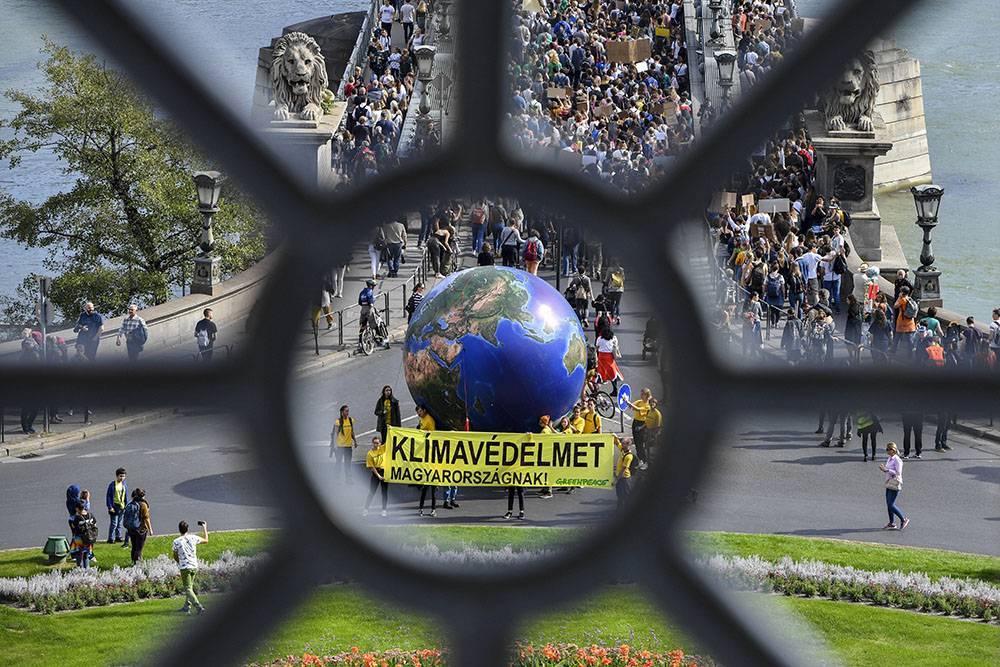 Экоактивисты проводят по всему миру акции против изменения климата