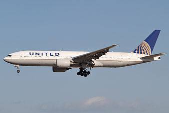 Самолет с 200 пассажирами на борту экстренно сел в США